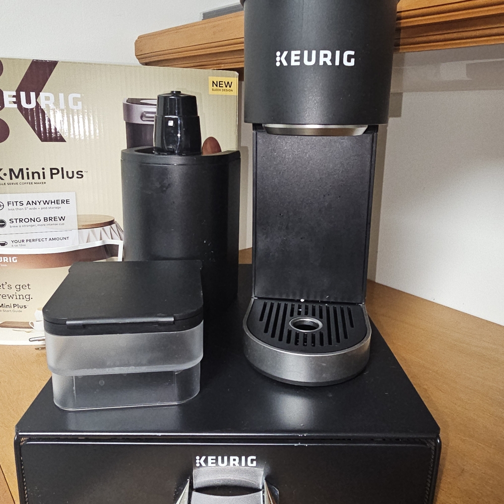 Keurig Matte Black Coffee Brewer W/ K CUP Holder